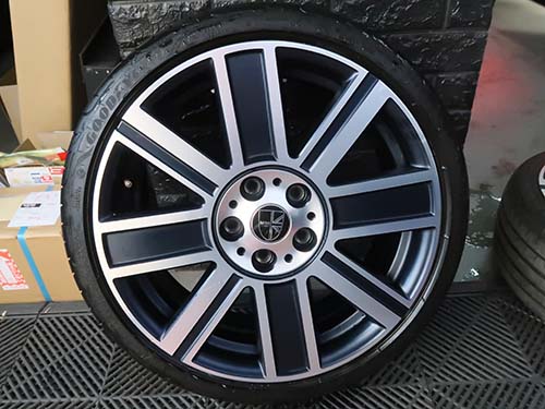 アルミホイールの洗浄も行なっています