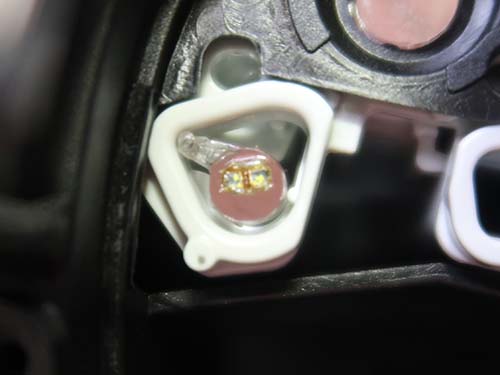 外側デイライトの導光用アクリルがLEDの熱によって溶解・変色