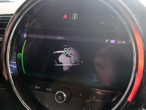 純正ナビが「ナビゲーションシステム起動中」のまま地図が表示されない状態