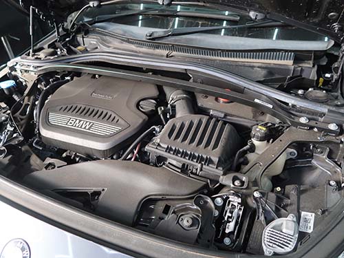 ブレーキ周りおよびエンジンルームのドライアイス洗浄