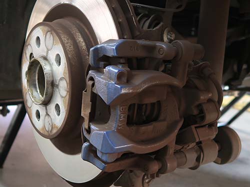 ブレーキ周りおよびエンジンルームのドライアイス洗浄