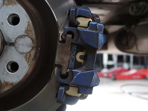 低ダストタイプのブレーキパッドへ交換