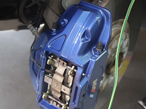 ブレーキ周りおよびエンジンルームのドライアイス洗浄