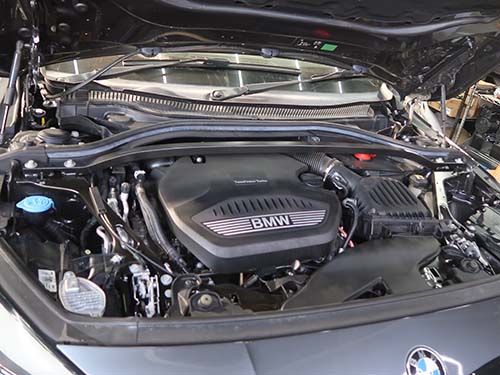 ブレーキ周りおよびエンジンルームのドライアイス洗浄