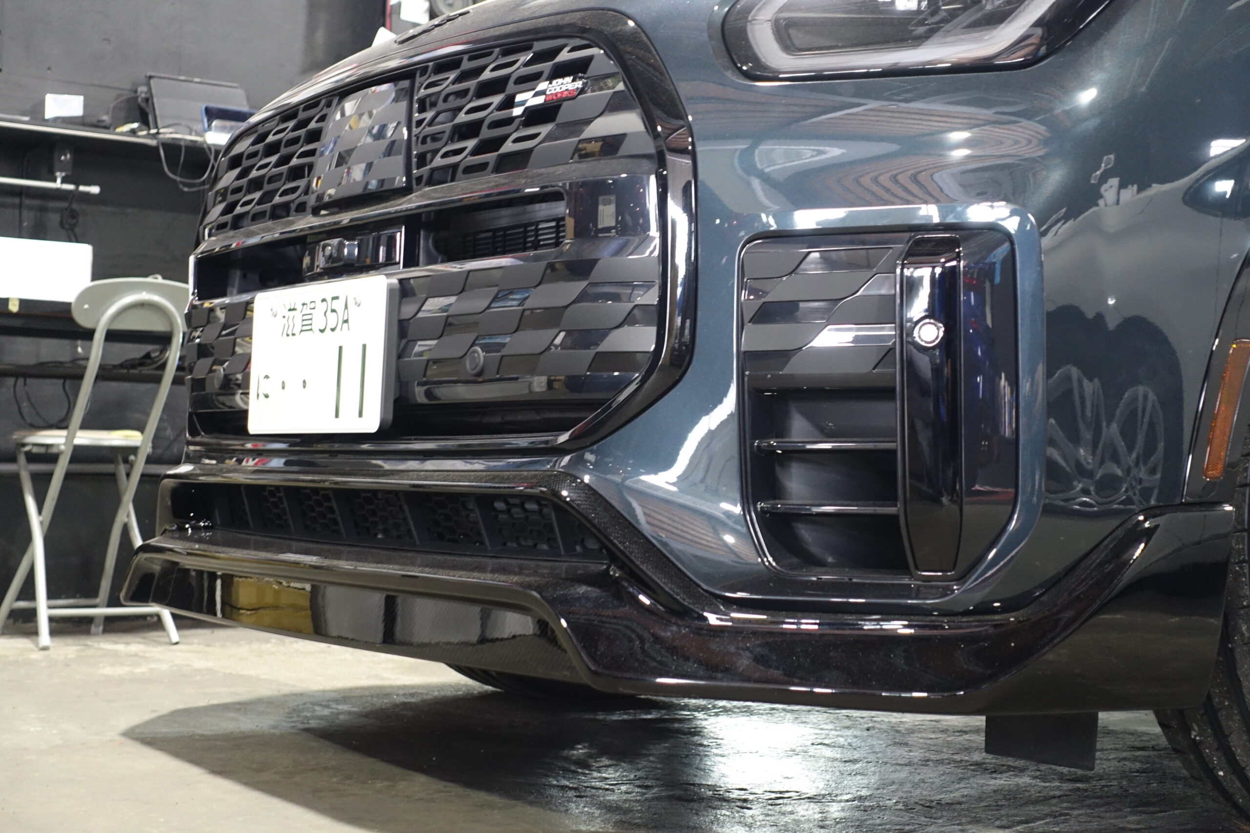 チリレッドをグロスブラックへペイント