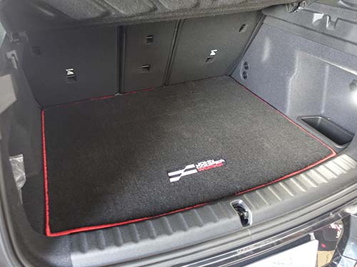 カラー選択＆オリジナル刺繍対応のカスタムオーダー方式ラゲッジルームマット