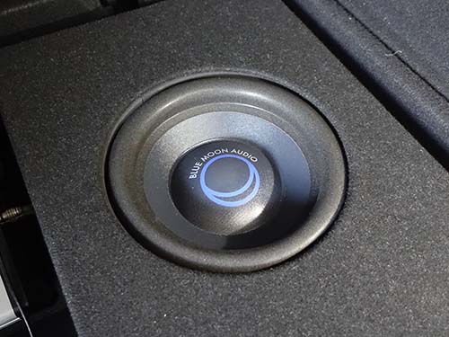 ラゲッジルームにBLUE MOON AUDIO製ウーファーを追加