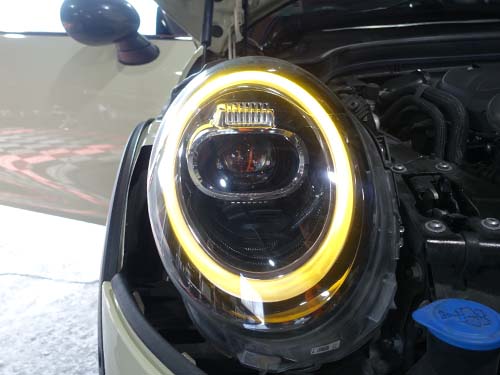 ホワイト発光ではなく茶色くくすんだような発光