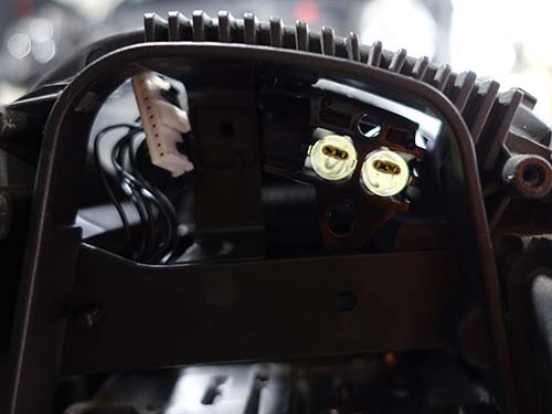 デイライトLEDの発熱によって導光用アクリルが焼損(溶解)