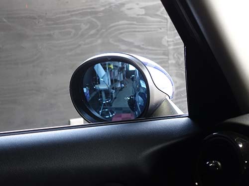 後退時の助手席ドアミラー下降角度変更（浅め）