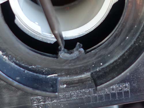 ハンダを盛るだけでは接触を確保できない状態