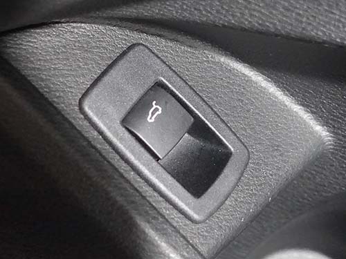 運転席ドアのトランクリッドスイッチで電動トランクリッドのワンタッチクローズ有効化