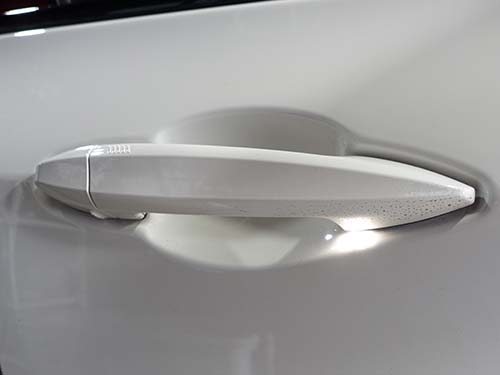 後退時ドアハンドル照明点灯