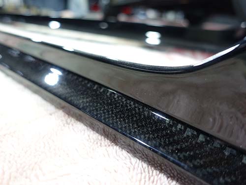 カーボンを“主張しすぎない”仕上げ