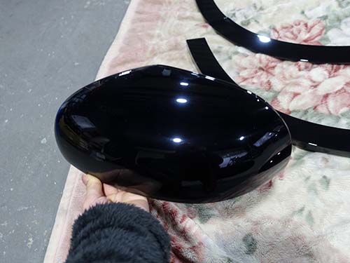 チリレッドをグロスブラックへペイント