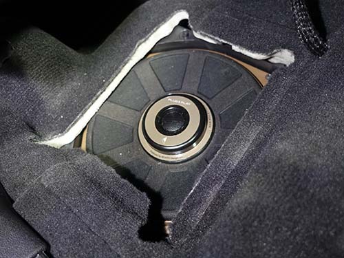 サブウーファーはPLUG&PLAYモデル