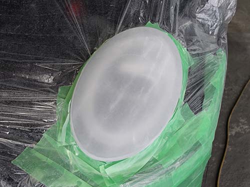 一般的なクリーナーでは除去できないため、段階的な研磨で物理的に劣化層を除去