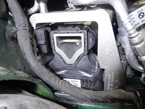 エンジンマウント&ペンドラムサポート交換