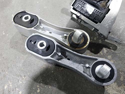 エンジンマウント&ペンドラムサポート交換