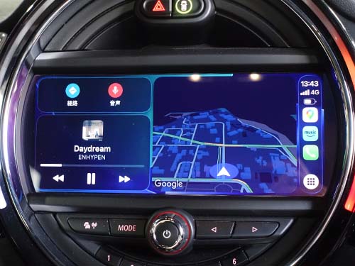 車両に組み込まれているCarPlay機能を有効化