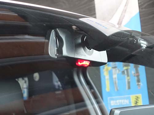 ルームミラー下部にある純正セキュリティライトをドアロック時に赤色点滅発光させる機能