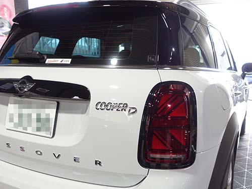 前期モデルのクロスオーバー F60 LCIテールライト後付