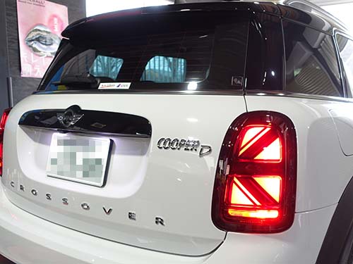 LCIモデルでは左右リアフォグライト点灯