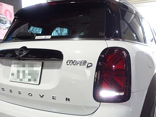 LCIモデルでは左右バックライト点灯