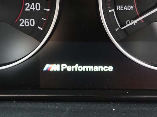 メーターパネルのロゴマーク変更（M Performance）