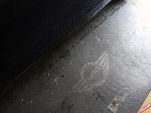 ドアミラー下部から鮮明なMINIロゴが地面へ照射