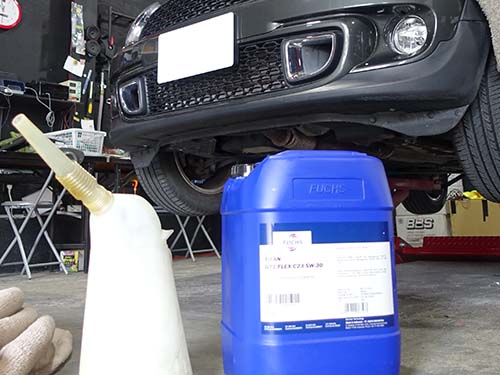 BMW LONGLIFE-04 承認取得のFUCHS製エンジンオイル交換