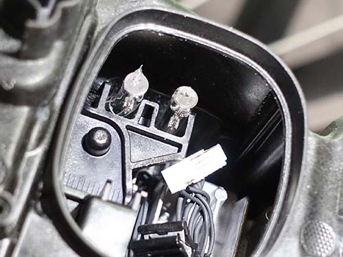 平滑かつ光沢のある導光面へ研磨仕上げ