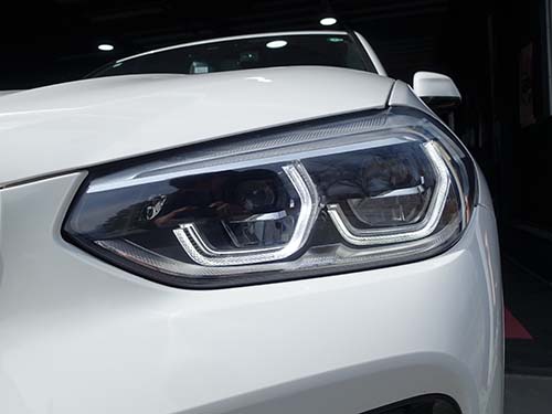 ほぼ不点灯だったデイライトは、ホワイト発光を取り戻しました