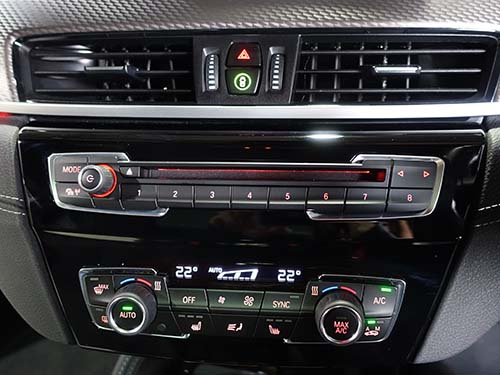 BMW X2 F39 CD/DVDスロット後付