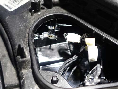 アクリル導光部が焼損したまま