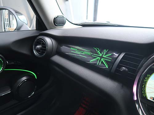 MINI F56 助手席 ユニオンジャック発光パネル装着