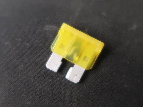 現車確認を行なうとヒューズ切れを確認