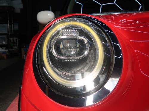 LED自体の不良ではなく、内部アクリルの焼損によって光の色や明るさが変化しているケース