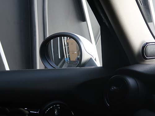 後退時の助手席ドアミラー下降角度変更（浅め）