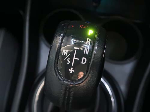 ミニ クラブマン F54 車両を固定する 警告修理｜ギアセレクタースイッチボックス不良