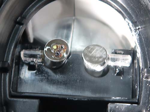 外側デイライト用アクリルには過去にリペアされた痕跡が確認