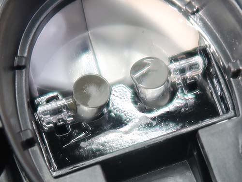 仕上がりに問題があった外側デイライトのアクリル導光面も再研磨