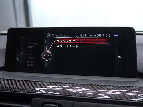 ライト点灯時に ホワイトまたはアンバー で美しく発光