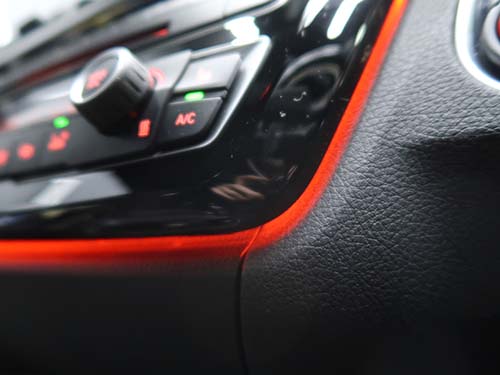 LCIモデル用アンビエントライト発光エアコンパネル