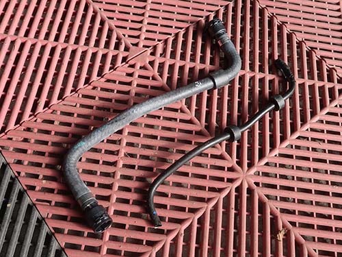 新品パーツ:太く、しっかりガードされた構造