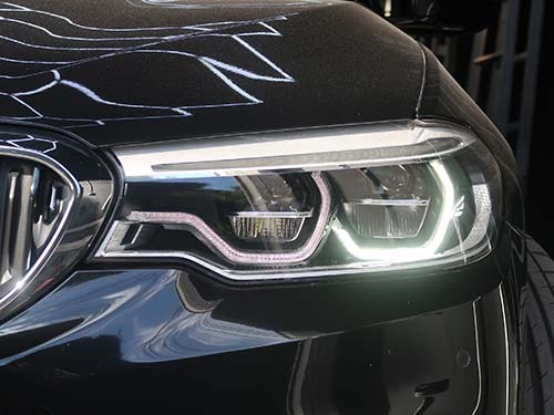 外側デイライトと比べると発光差は歴然