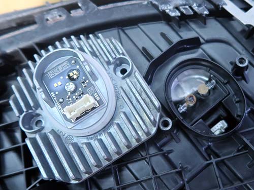 デイライト用LEDの発熱によって導光用アクリルが焼損