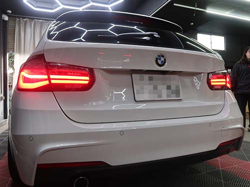 テールライトをデイライトとして常時点灯するようコーディング施工