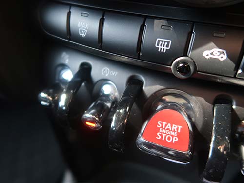 エンジン始動時にアイドリングストップのオフ設定