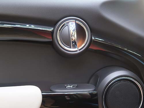 インナードアハンドル&アームレスト&ドアポケットの3か所のみ